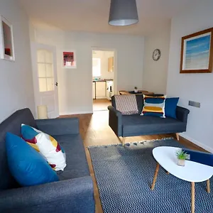 Mountcollyer #7 Apartment