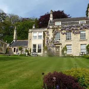 https://dolphin-house.tophotelsbath.com